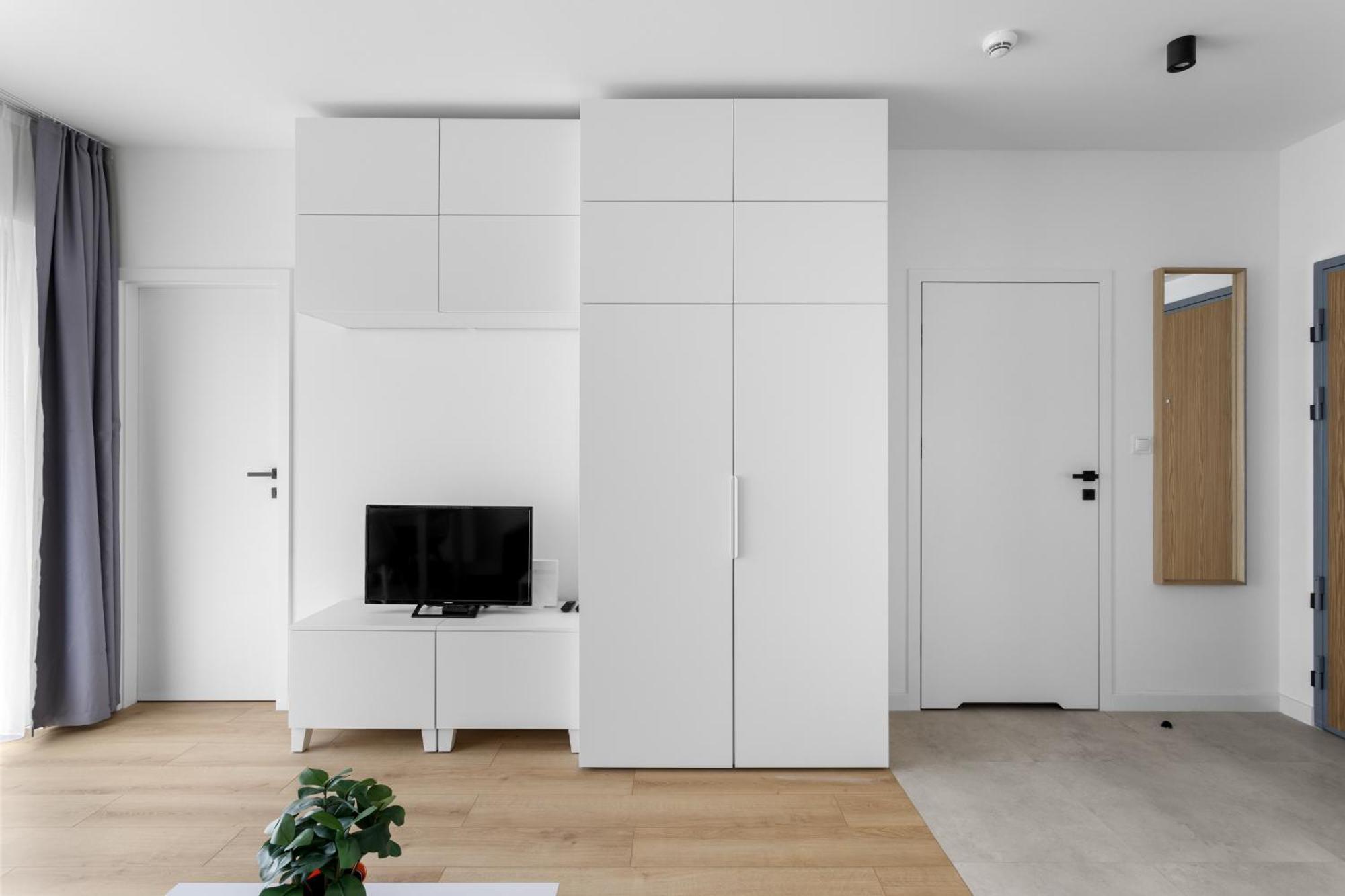 Nowoczesne I Eleganckie Very Berry W Poznaniu By Renters Apartment *