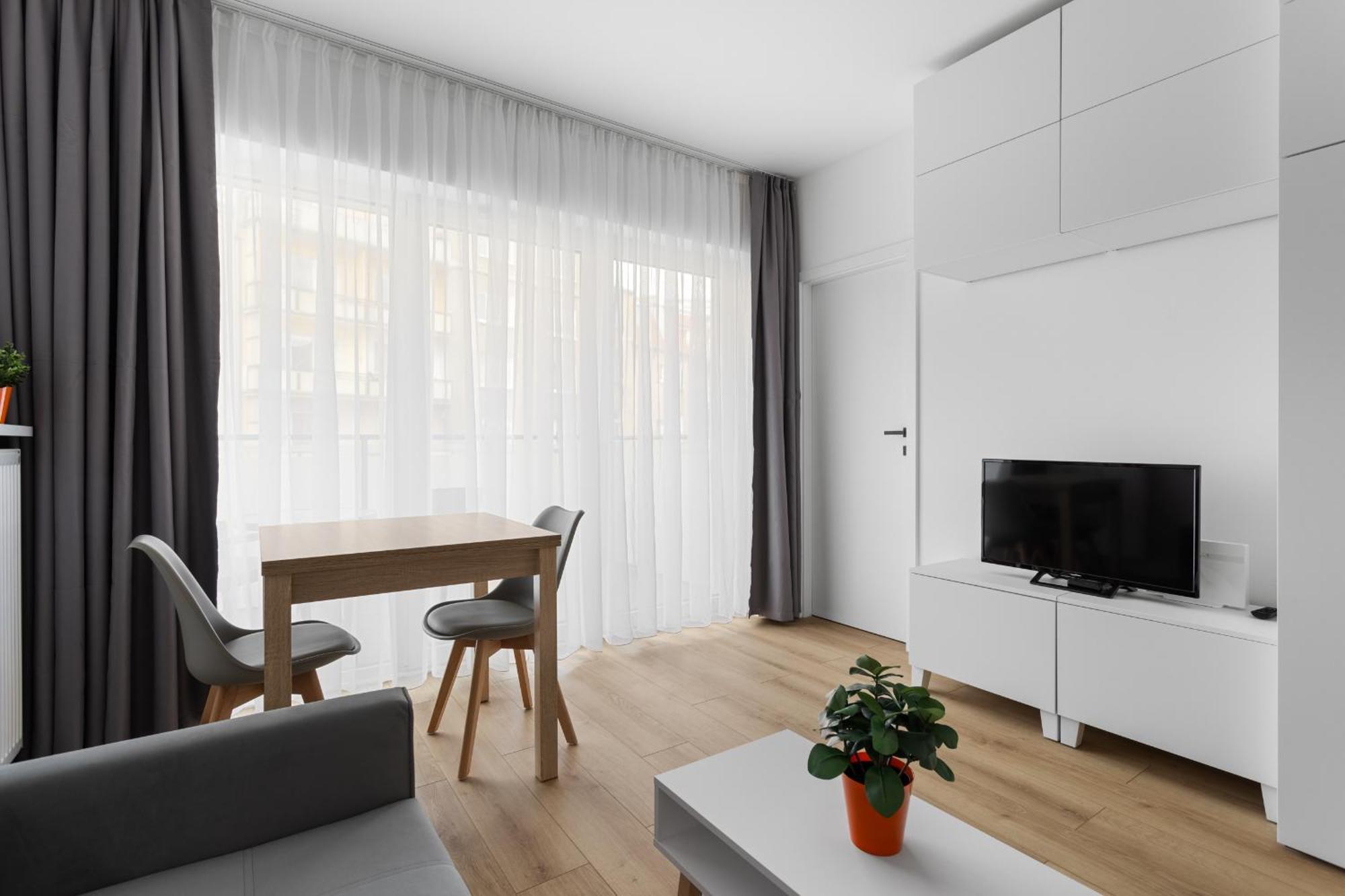 Apartment Nowoczesne I Eleganckie Very Berry W Poznaniu By Renters Posen
