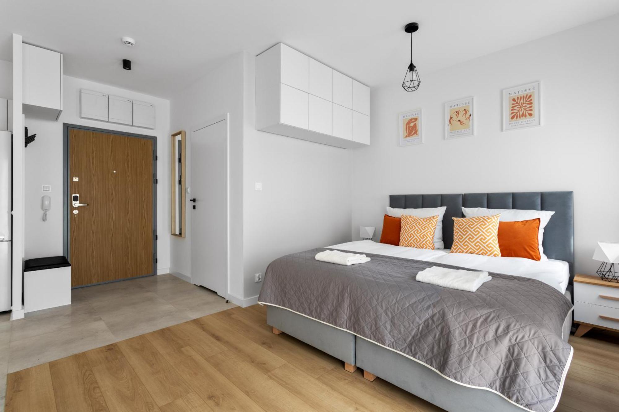 Apartment Nowoczesne I Eleganckie Very Berry W Poznaniu By Renters *